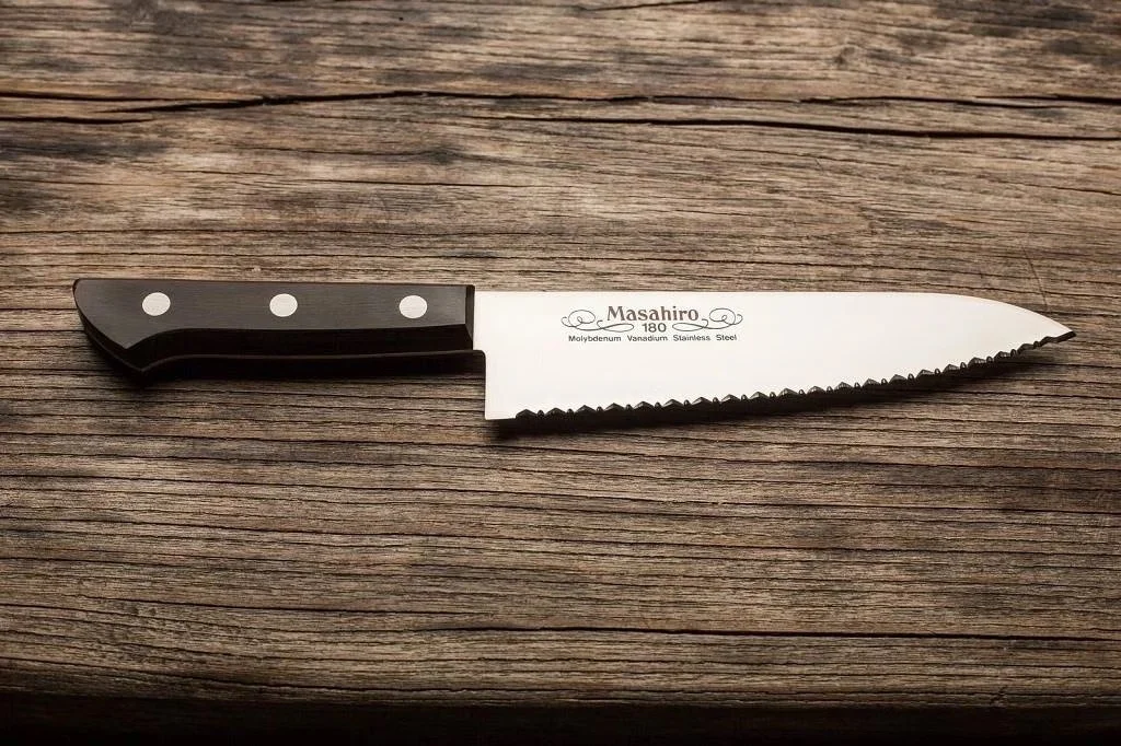 Masahiro BWH Nóż Szefa Kuchni z Ostrzem Ząbkowanym Wave Edge 18 cm — zdjęcie 4