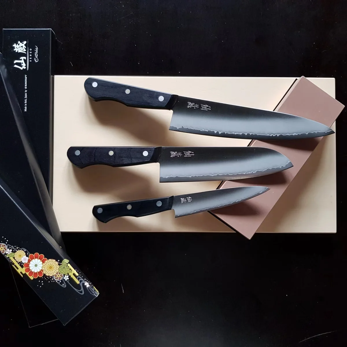 Suncraft SENZO ENTREE Nóż Santoku 16.7 cm [EN-02] — zdjęcie 4