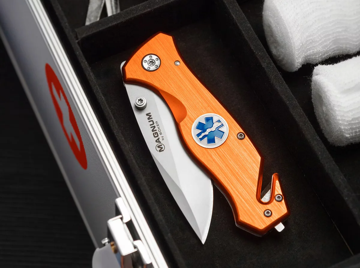 Nóż Boker Magnum Medic – ratowniczy składany z zbijakiem do szyb — zdjęcie 3