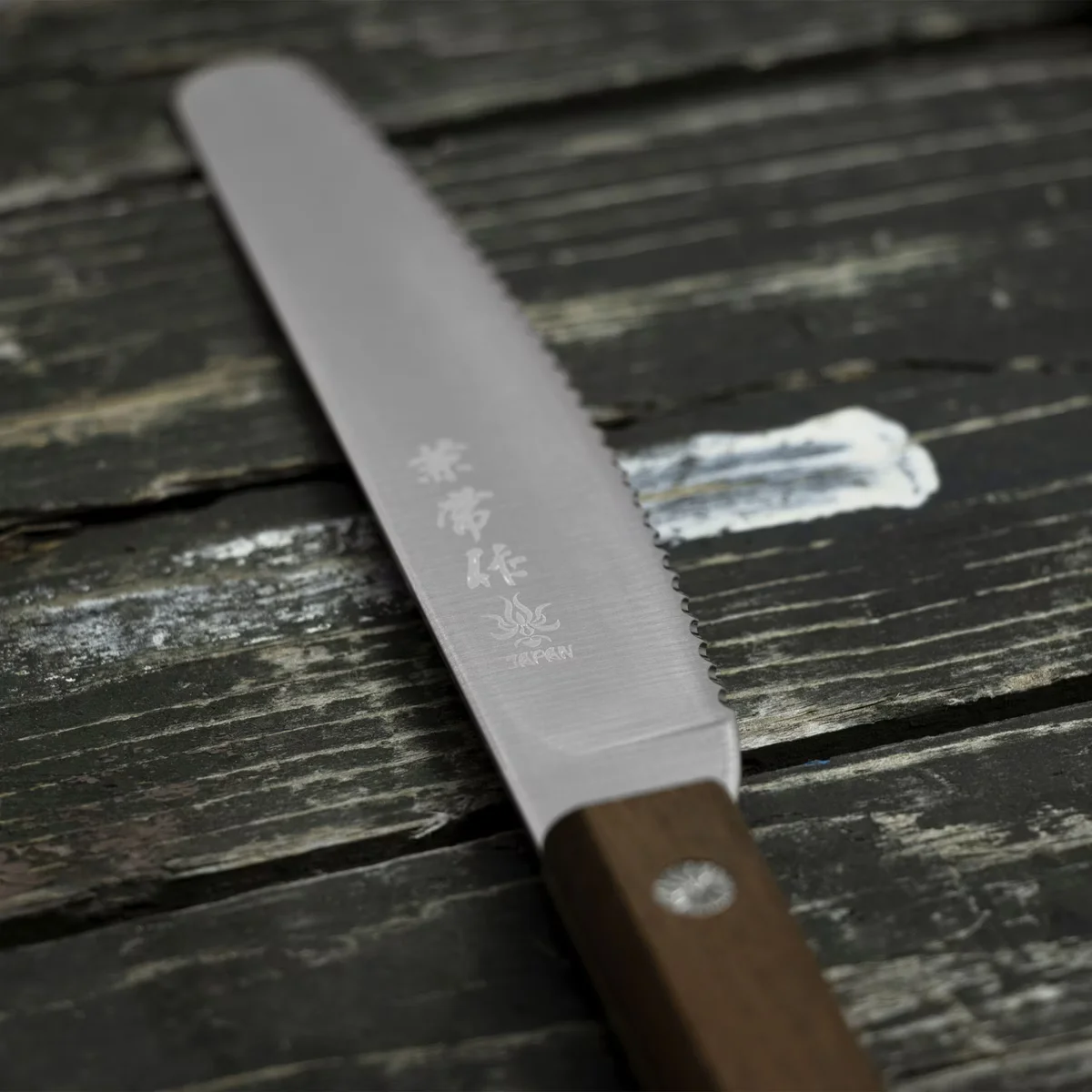Kanetsune Seki AUS-8 Nóż kuchenny uniwersalny ząbkowany 11 cm — zdjęcie 9