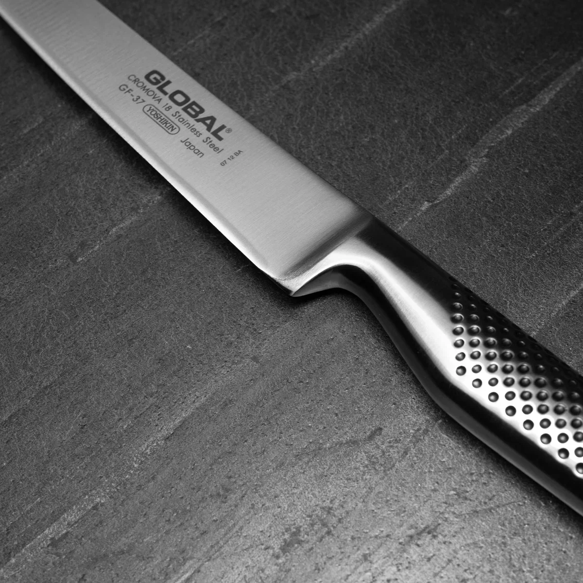 Nóż do porcjowania Global GF-37, ostrze 22 cm — zdjęcie 4