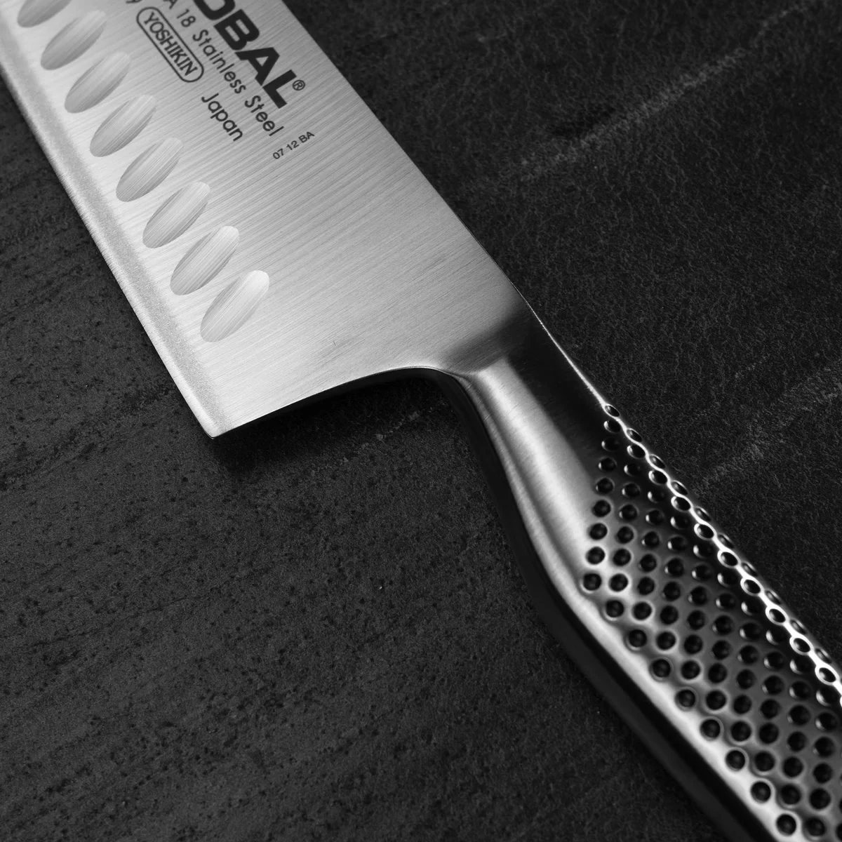 Global GF-99 Europejski Nóż Szefa Kuchni Żłobiony 20,5 cm — zdjęcie 4