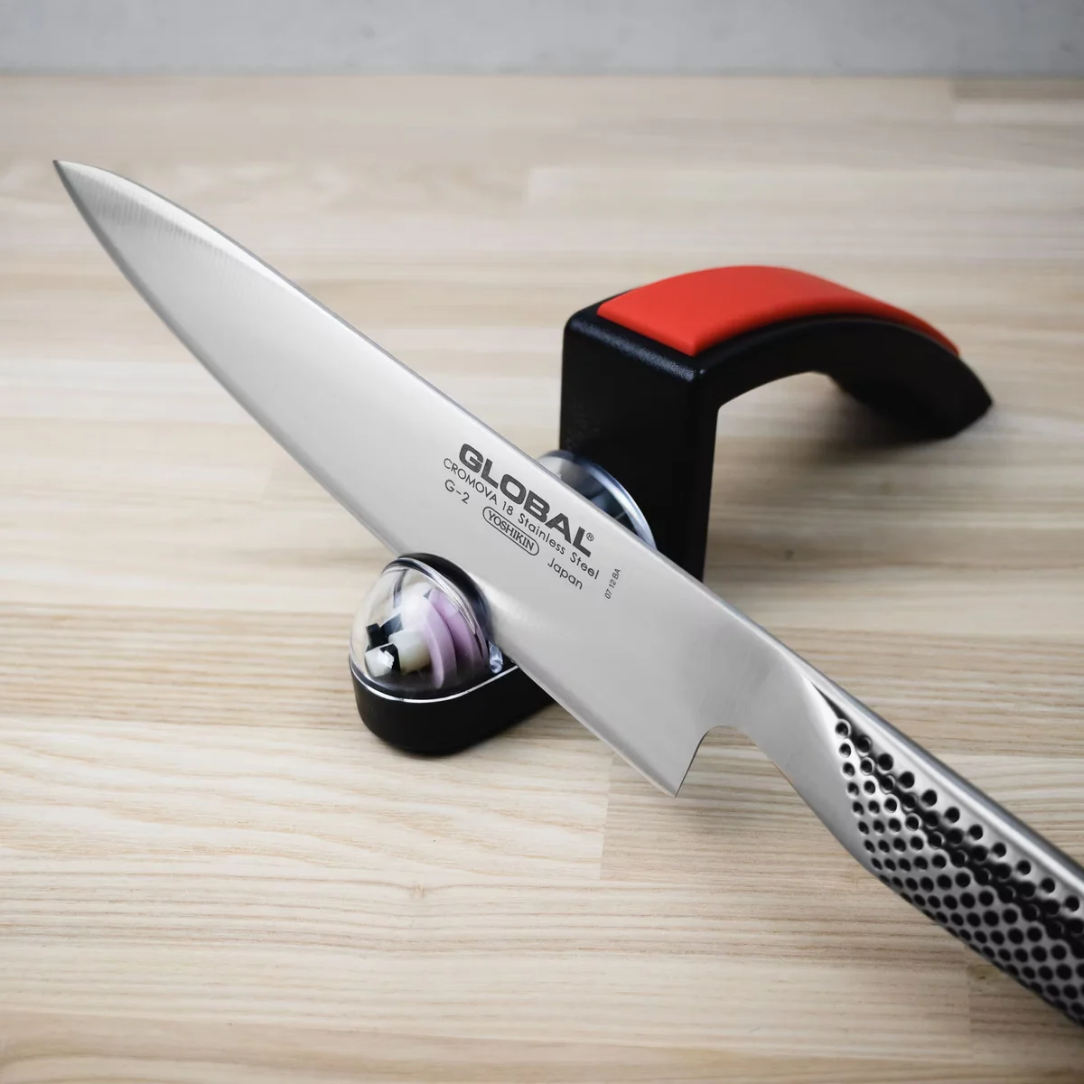 Global Zestaw Starter: Nóż Szefa Kuchni G-2 (20 cm) + Ostrzałka Wodna MinoSharp 220/BR — zdjęcie 4