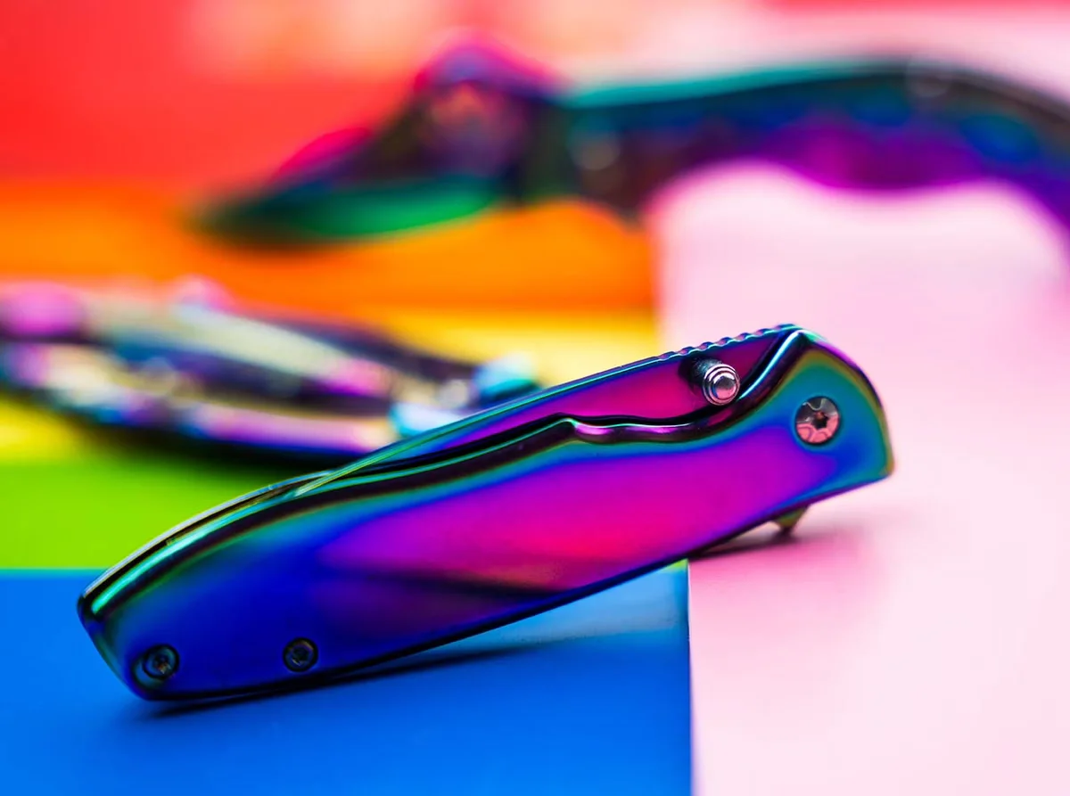 Nóż składany Boker Magnum Rainbow II, tęczowa powłoka PVD, stal AUS-8, Frame Lock — zdjęcie 3