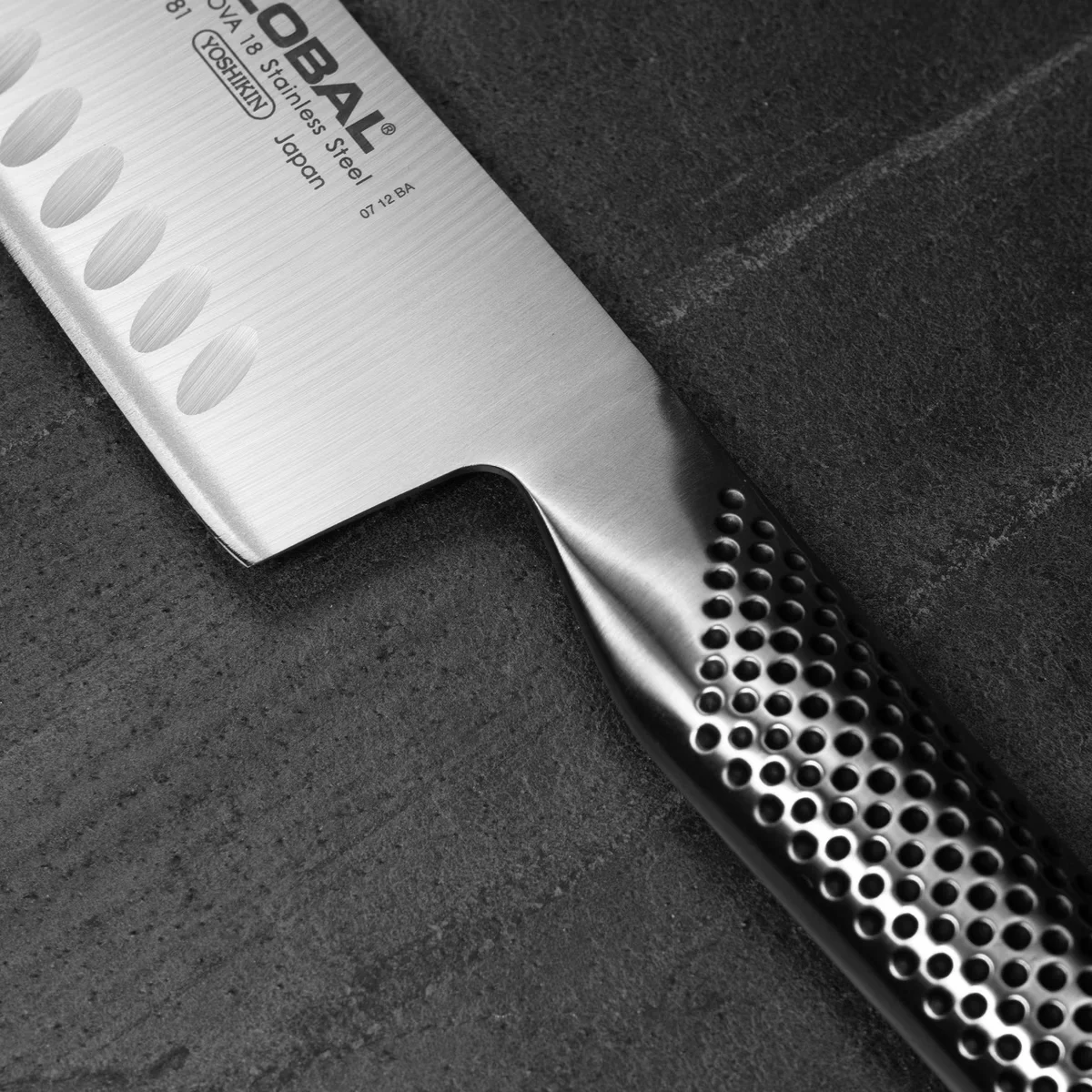 Global G-81 Nóż do warzyw Nakiri żłobiony 18 cm — zdjęcie 3