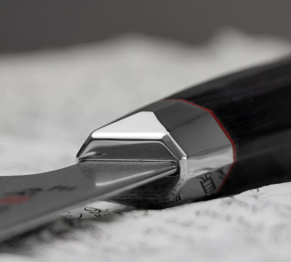 Mcusta Zanmai Revolution Nóż Santoku 15 cm ze stali SPG2 — zdjęcie 10