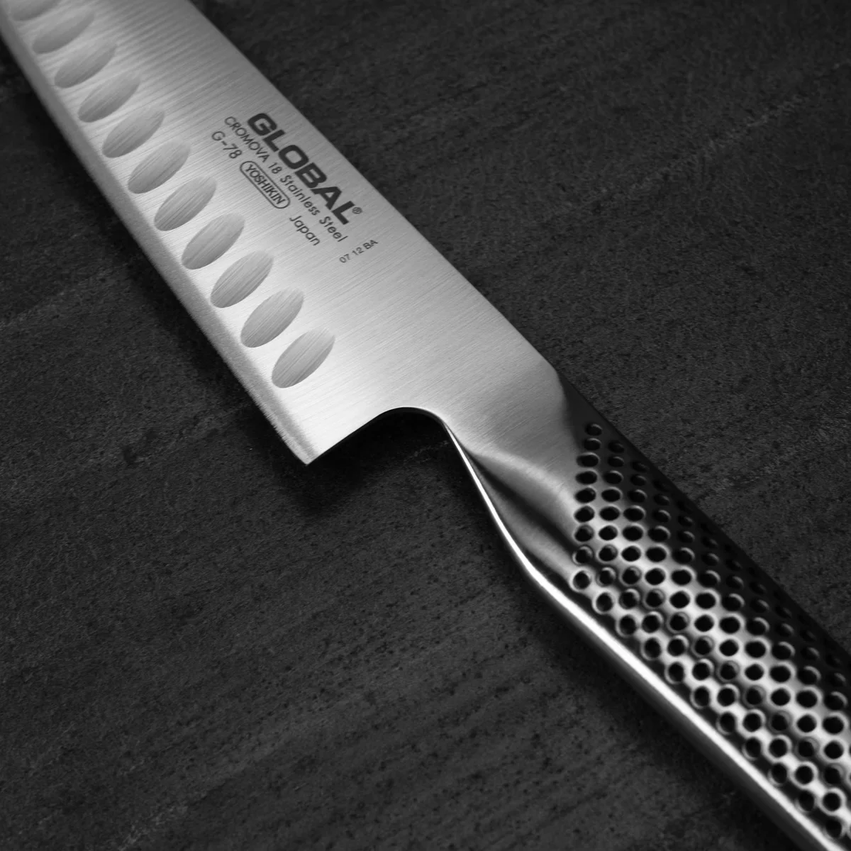 Nóż szefa kuchni żłobiony Global G-78, 18 cm — zdjęcie 4