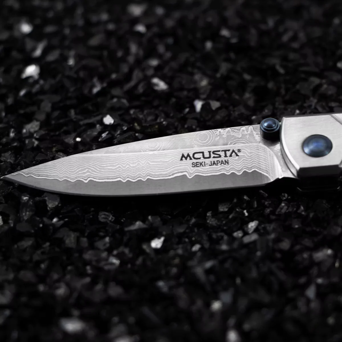 Mcusta Shinra Katana Nóż składany, ostrze VG-10 Damasceńska, 7 cm — zdjęcie 5