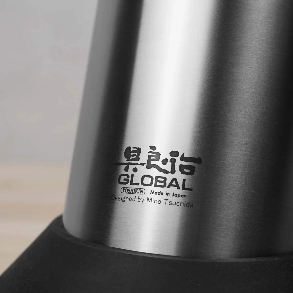 Global Zestaw 10 noży i ceramicznego musaka w eleganckim bloku w kropki, 11-częściowy — zdjęcie 5