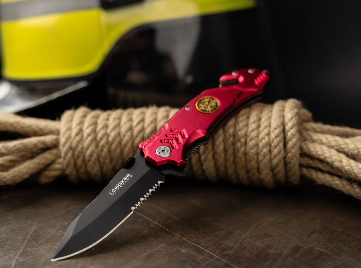 Nóż ratowniczy Boker Magnum Fire Fighter z klipsem i przecinakiem do pasów — zdjęcie 4
