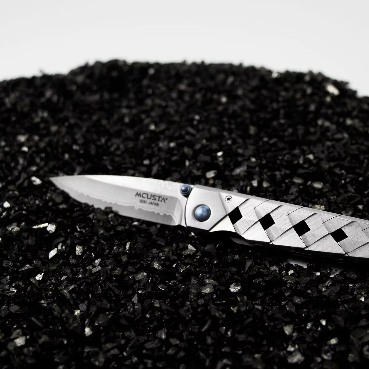 Mcusta Shinra Katana Nóż składany, ostrze VG-10 Damasceńska, 7 cm — zdjęcie 3