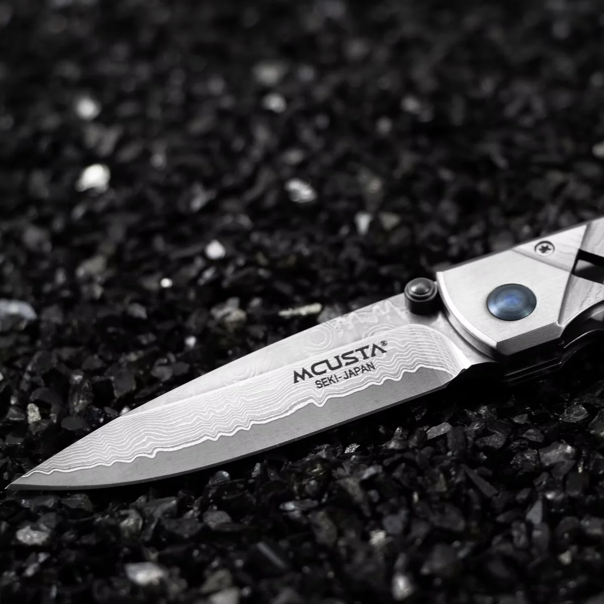 Mcusta Shinra Katana Nóż składany, ostrze VG-10 Damasceńska, 7 cm — zdjęcie 7