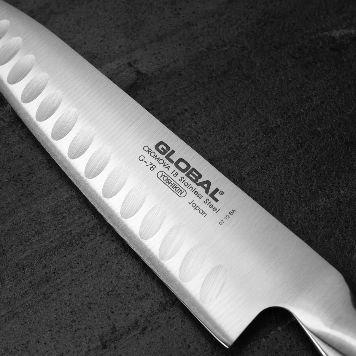 Nóż szefa kuchni żłobiony Global G-78, 18 cm — zdjęcie 3