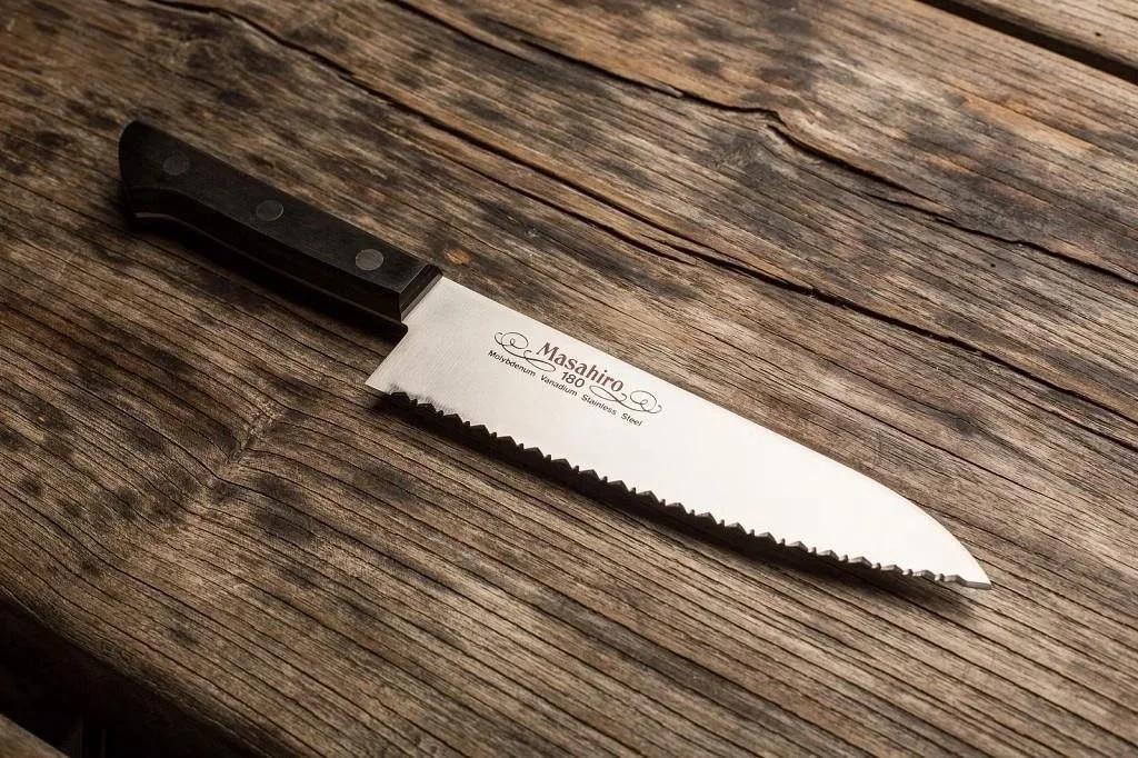 Masahiro BWH Nóż Szefa Kuchni z Ostrzem Ząbkowanym Wave Edge 18 cm — zdjęcie 6