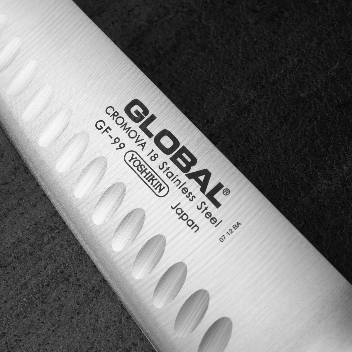 Global GF-99 Europejski Nóż Szefa Kuchni Żłobiony 20,5 cm — zdjęcie 3