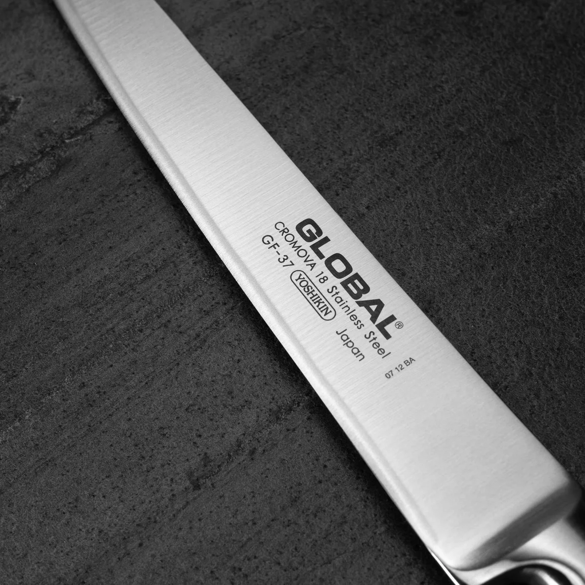 Nóż do porcjowania Global GF-37, ostrze 22 cm — zdjęcie 3