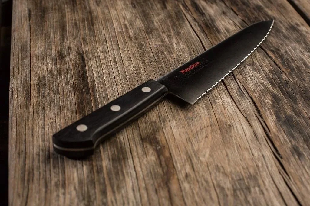 Masahiro BWH Nóż Szefa Kuchni z Ostrzem Ząbkowanym Wave Edge 18 cm — zdjęcie 9