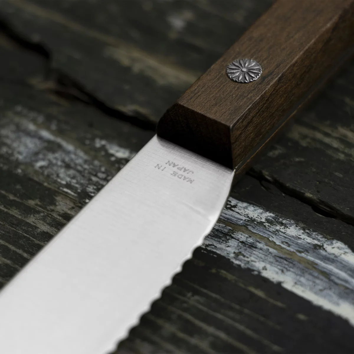 Kanetsune Seki AUS-8 Nóż kuchenny uniwersalny ząbkowany 11 cm — zdjęcie 4