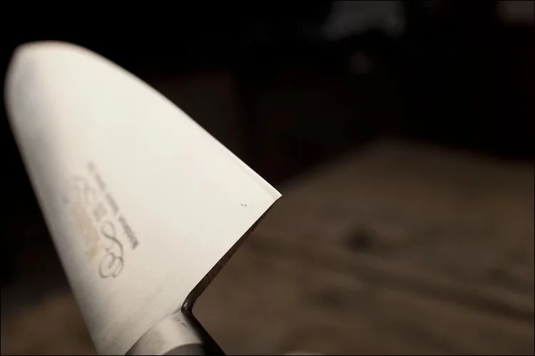Nóż Szefa Kuchni Masahiro MV 24 cm — zdjęcie 4